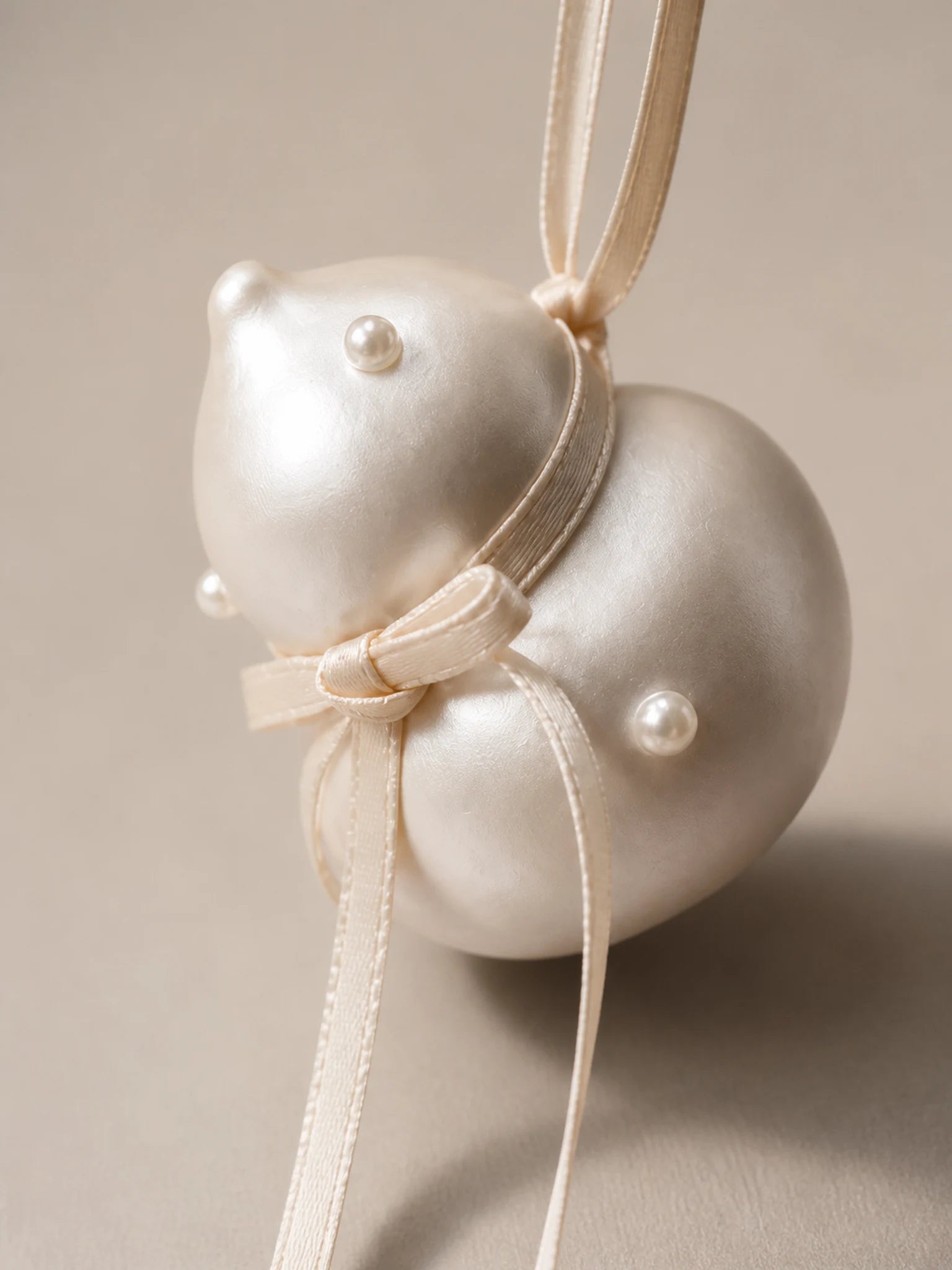 Pearl Gourd charm bead and sculpted gourd material detail